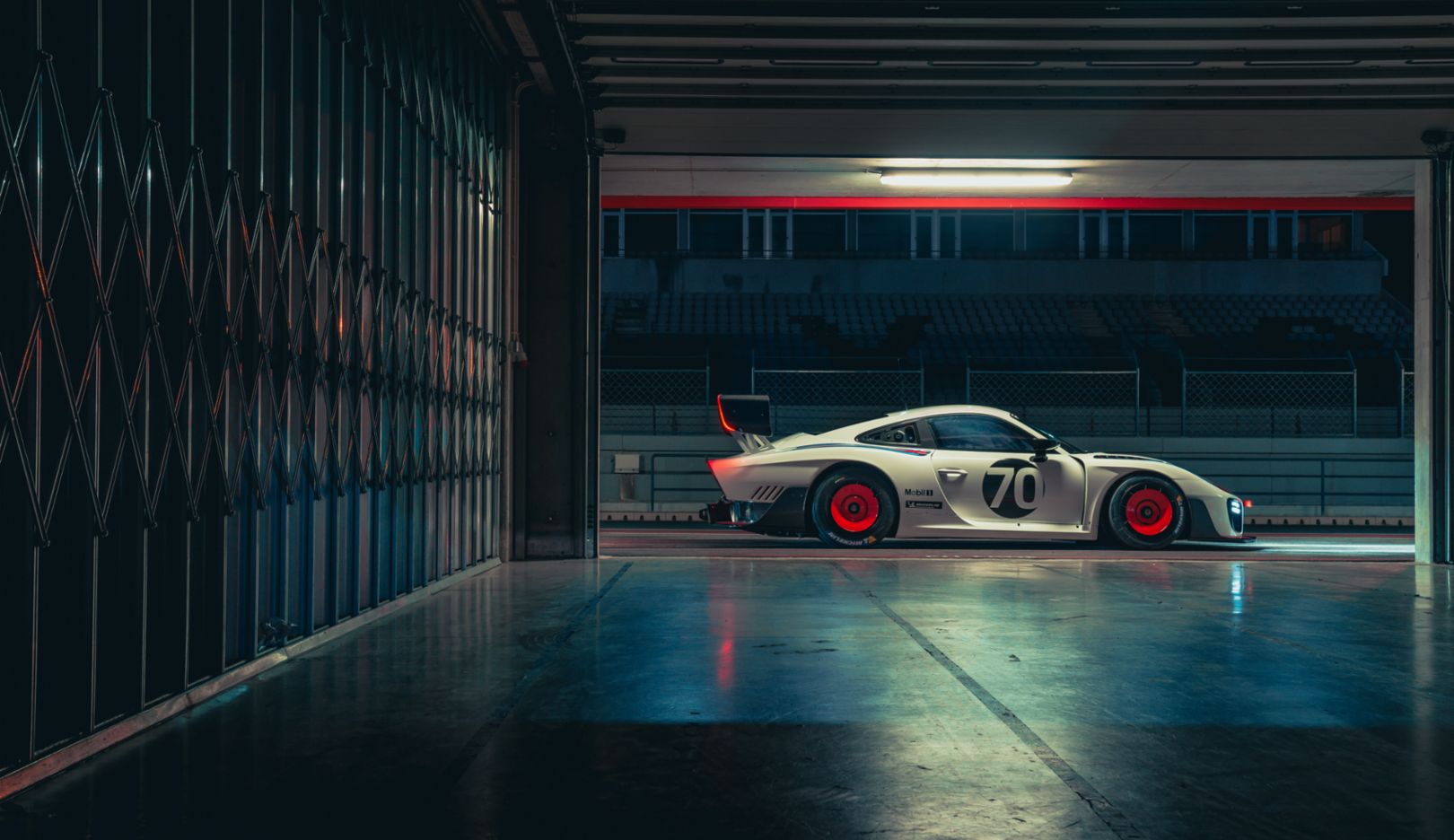 935, Photo: Mark Riccioni