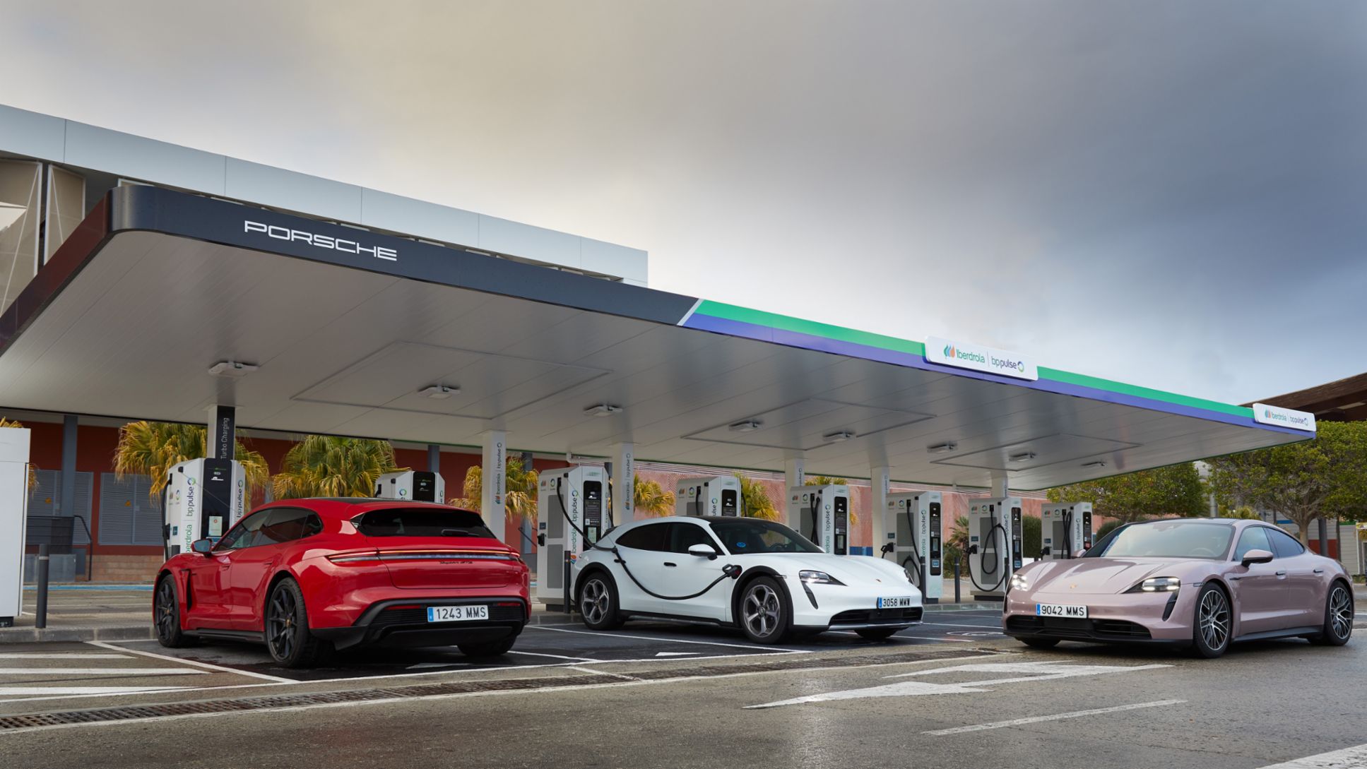 Estaci&oacute;n de carga ultrarr&aacute;pida de Porsche e Iberdrola / bp pulse, Murcia, 2024, Porsche Ib&eacute;rica