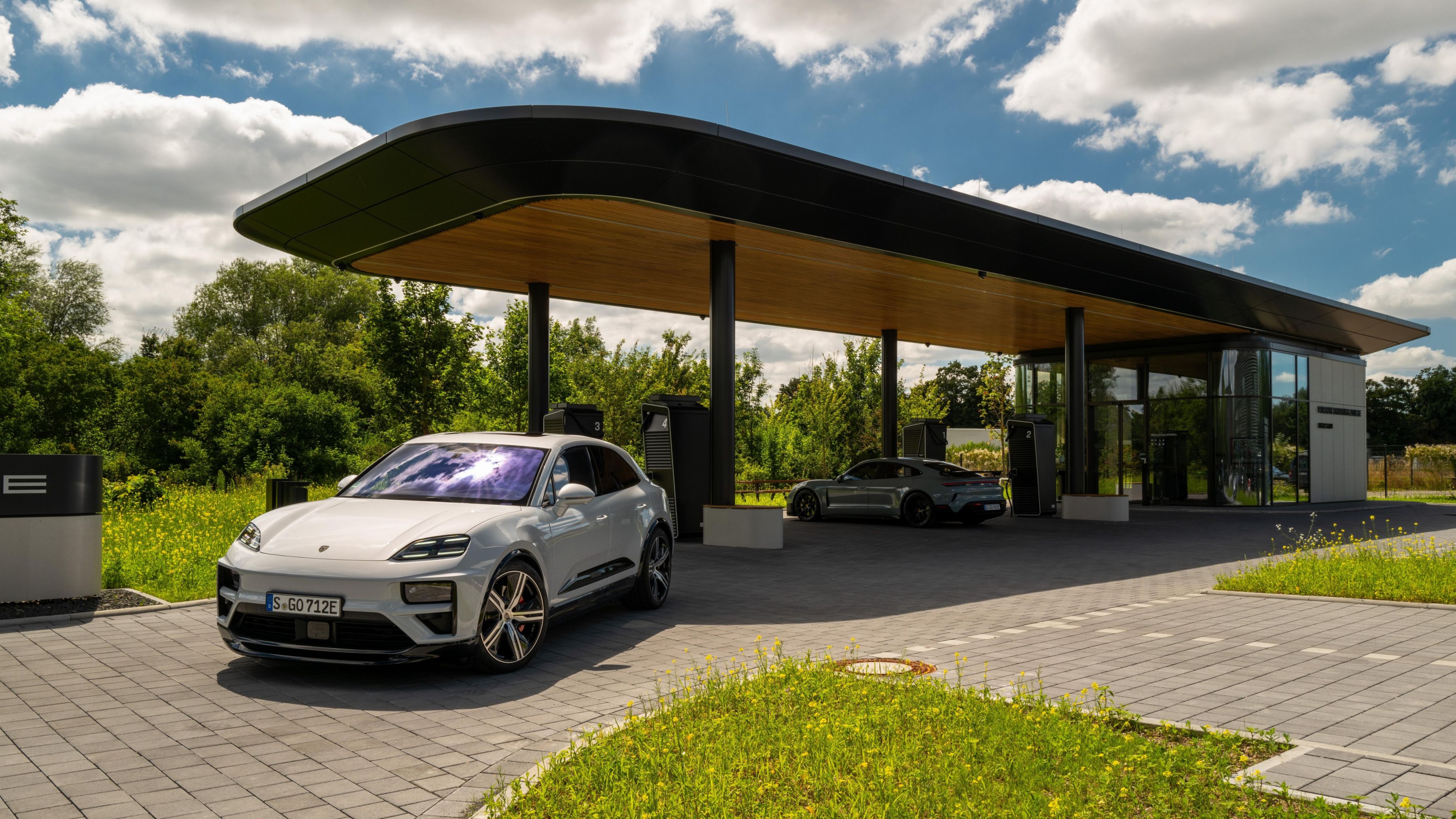 Macan Turbo Electric, Taycan Turbo GT mit Weissach-Paket, 2024, Porsche AG
