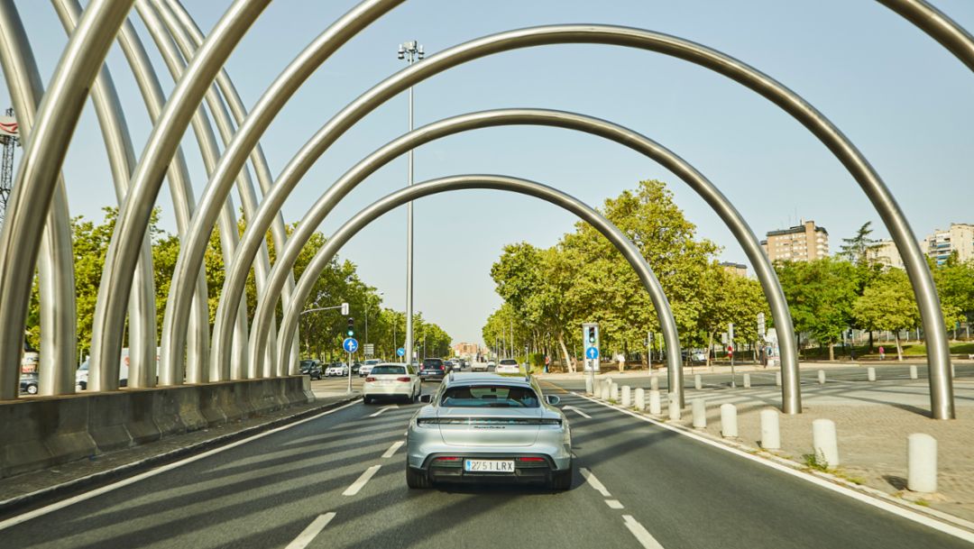 Ruta Madrid - Lisboa con el Porsche Taycan Cross Turismo Turbo S