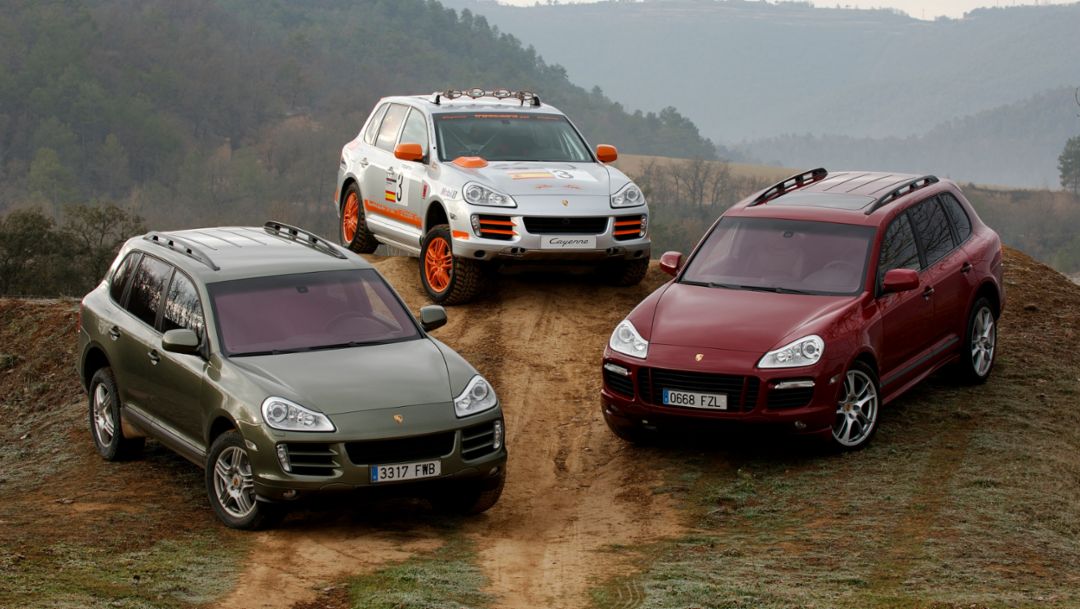 Porsche Cayenne Transsyberia junto a dos modelos de la gama Cayenne, Basella, 2008, 40º aniversario de Porsche Ibérica (1984-2024)