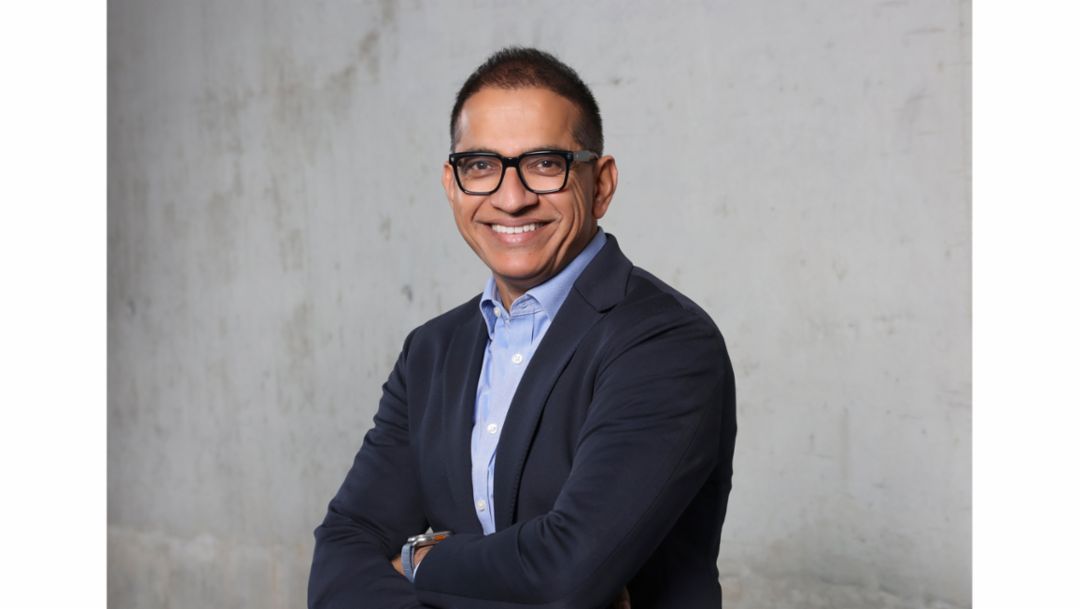 Sajjad Khan, miembro del Consejo de Dirección de Porsche AG (Car-IT), 2024, Porsche AG