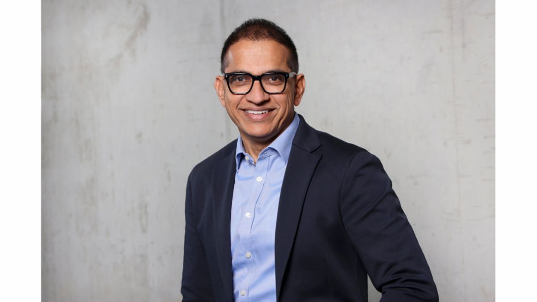 Sajjad Khan, miembro del Consejo de Dirección de Porsche AG (Car-IT), 2024, Porsche AG