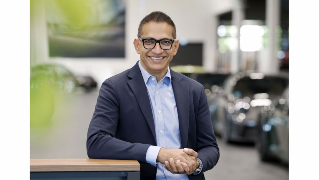 Sajjad Khan, miembro del Consejo de Dirección de Porsche AG (Car-IT), 2024, Porsche AG