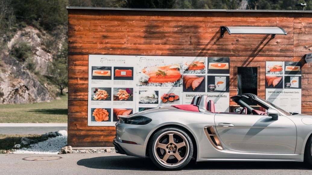 Boxster 25 Years, la ferme piscicole &laquo;&thinsp;Swiss Lachs&thinsp;&raquo;, Lostallo, 2021, Porsche AG