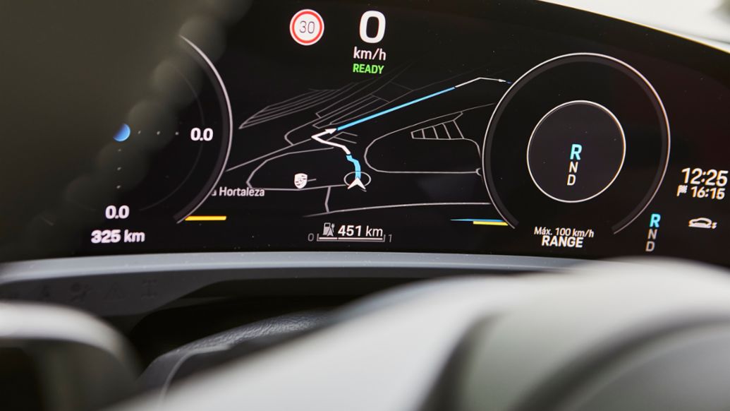 Porsche Taycan Turbo Cross Turismo, ruta Madrid - Valencia / Alicante - Madrid, 2021, Porsche Ib&eacute;rica