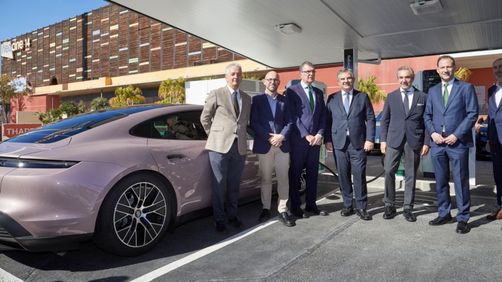 Estaci&oacute;n de carga ultrarr&aacute;pida de Porsche e Iberdrola / bp pulse, Murcia, 2024, Porsche Ib&eacute;rica