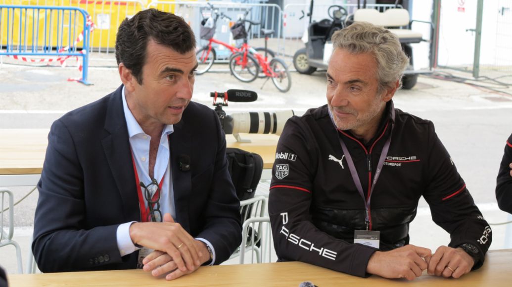 Alberto Longo, cofundador del Campeonato de F&oacute;rmula E, y Tom&aacute;s Vill&eacute;n, Director General de Porsche Ib&eacute;rica (i-d), E-Prix de Madrid, 2026, Porsche Ib&eacute;rica