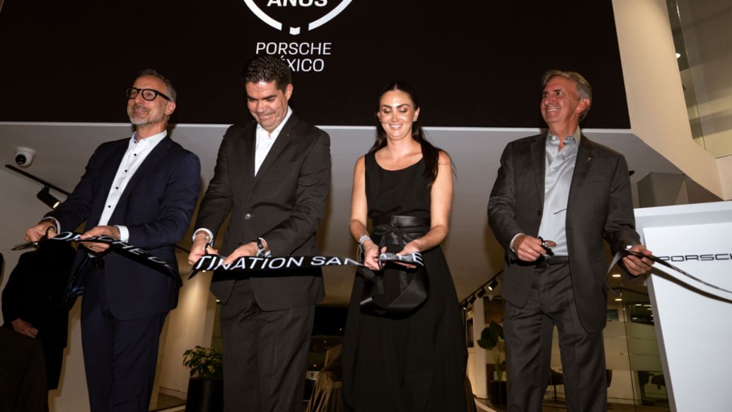  (i-d) Thomas Illner, CEO Porsche Latin America, Camilo San Mart&iacute;n, Director General de Porsche de M&eacute;xico, Jimena Cant&uacute;, Gerente de Marketing de Porsche Centre Santa Fe y Mauricio Cant&uacute;, Director General de Porsche Centre Santa Fe; Reinauguraci&oacute;n Porsche Centre Santa Fe, Ciudad de M&eacute;xico, Porsche de M&eacute;xico, 2026.