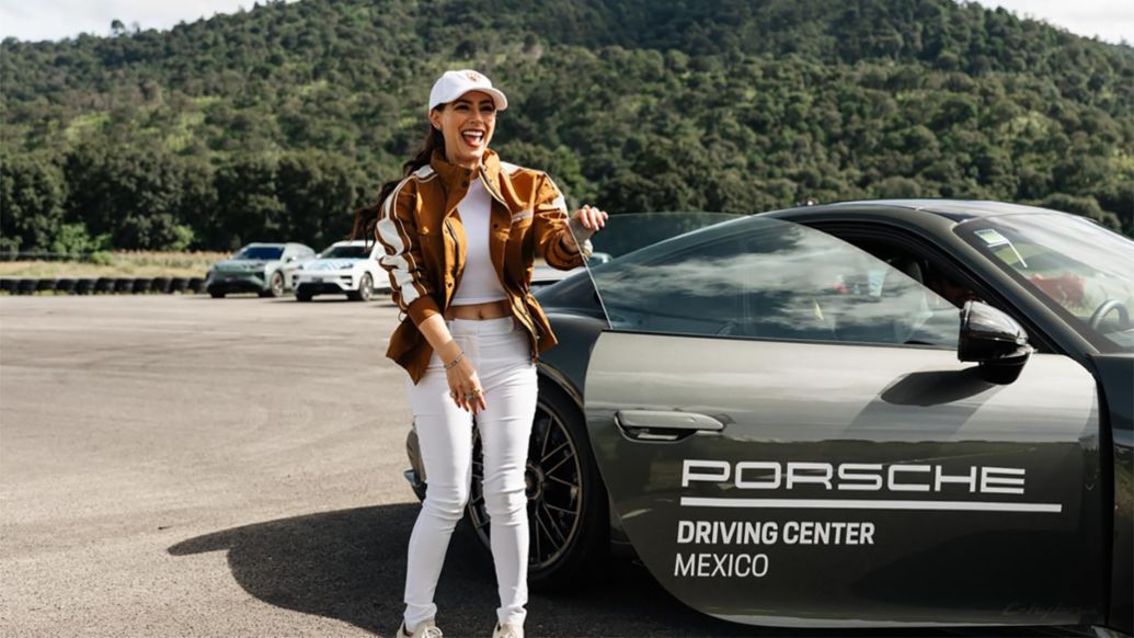 Claudia Lizaldi, Presentadora de televisi&oacute;n y actriz mexicana en la cuarta edici&oacute;n en M&eacute;xico de Sportscar Together Day; Porsche Driving Center M&eacute;xico, Porsche de M&eacute;xico, 2026.