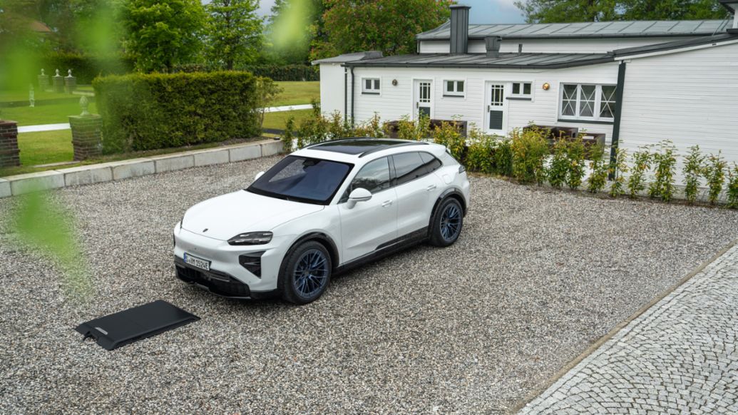 Cayenne Turbo Electric, Wireless Charging, Munich, 2026, Porsche AG