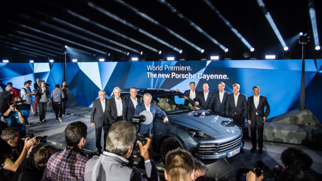 Uwe-Karsten St&auml;dter, Vorstand f&uuml;r Beschaffung, Andreas Haffner, Vorstand f&uuml;r Personal, Albrecht Reimold, Vorstand f&uuml;r Produktion und Logistik, Dr. Wolfgang Porsche, Aufsichtsratsvorsitzender, Lutz Meschke, stellvertretender Vorstandsvorsitzender und Vorstand Finanzen und IT, Uwe H&uuml;ck, Ehemaliger Gesamtbetriebsratsvorsitzender, Oliver Blume, Vorstandsvorsitzender, Detlev von Platen, Vorstand f&uuml;r Vertrieb und Marketing, Michael Steiner, Vorstand f&uuml;r Entwicklung, l-r, Cayenne, Weltpremiere Cayenne, Porsche Museum, 2017, Porsche AG