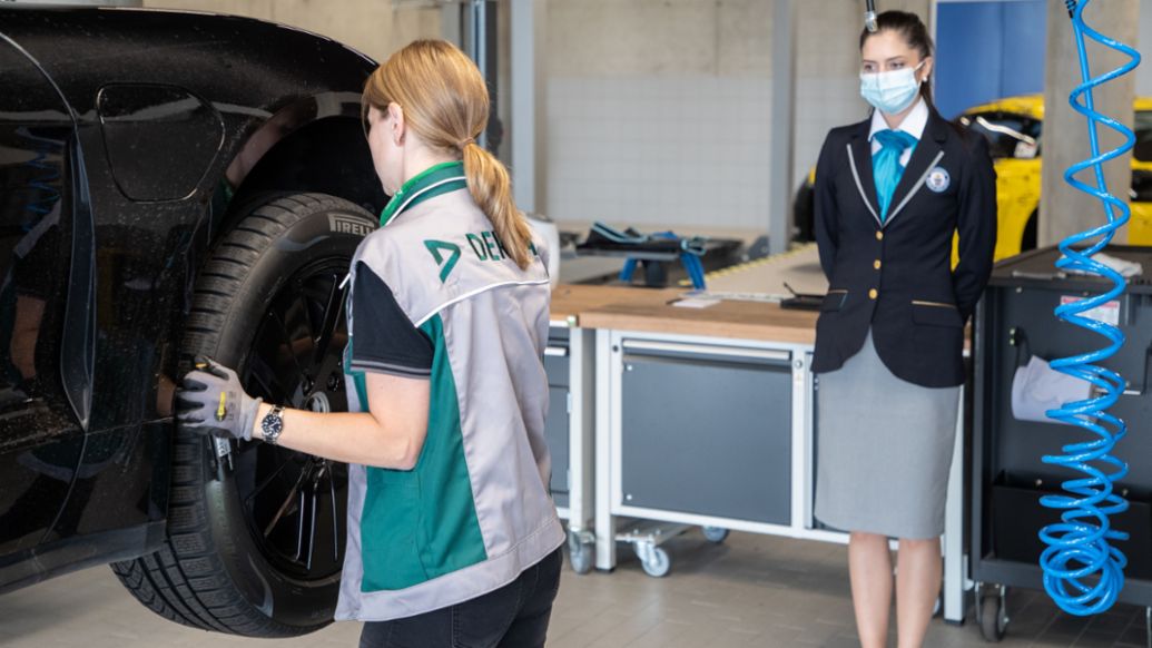 Taycan drift record, Porsche Experience Centre (PEC) Hockenheimring, 2020, Porsche AG