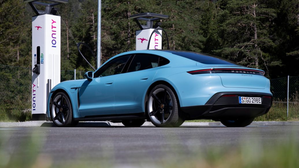 Taycan 4S, red de carga r&aacute;pida Ionity, 2021, Porsche AG