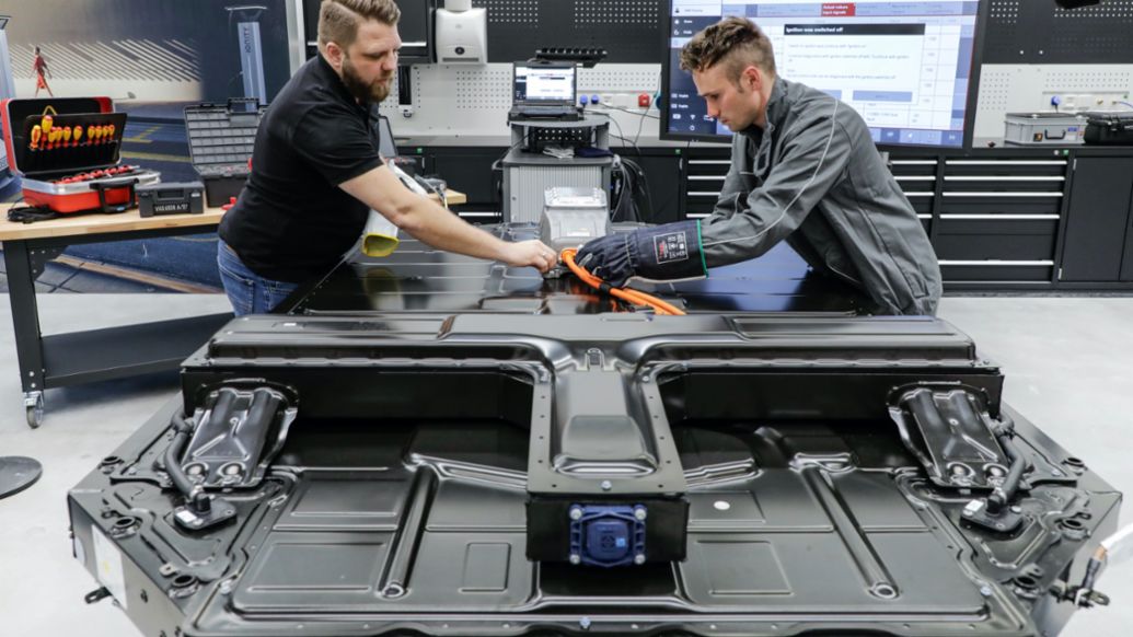 Taller de reparaci&oacute;n de bater&iacute;as de alta tensi&oacute;n, Zuffenhausen, 2022, Porsche AG