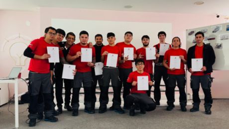  Porsche Center Santiago certifica a sus técnicos bajo estándar internacional Porsche