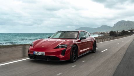 Porsche delivers more than 300,000 vehicles