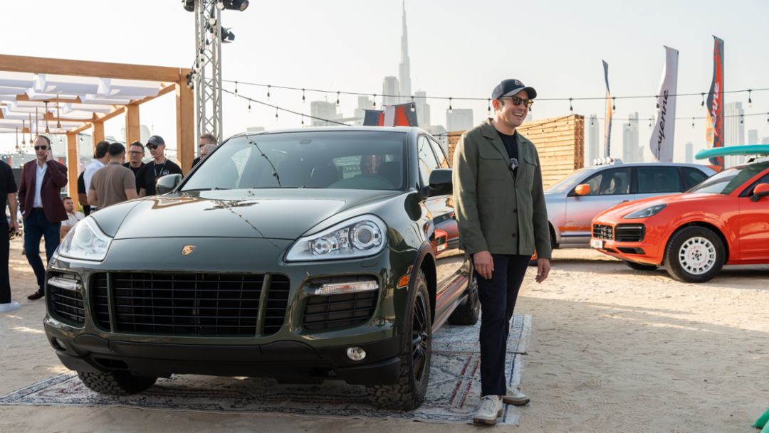 With 70s vibes in the desert: unique Sonderwunsch Cayenne