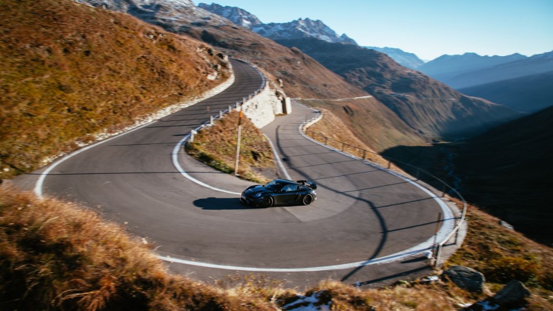 Le Porsche 718 Cayman GT4 RS s’illustre lors de sa phase finale d’essais