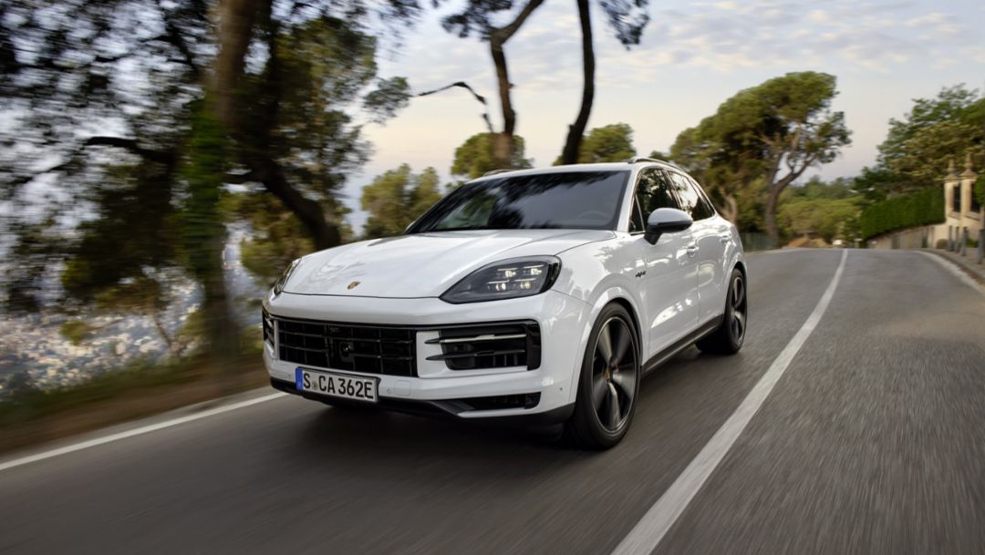 Porsche présente la troisième version hybride de la gamme Cayenne.