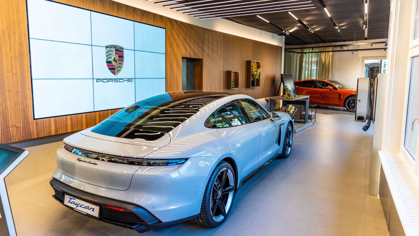 Taycan Turbo, Porsche Studio, Zürich, Schweiz, 2021, Porsche AG