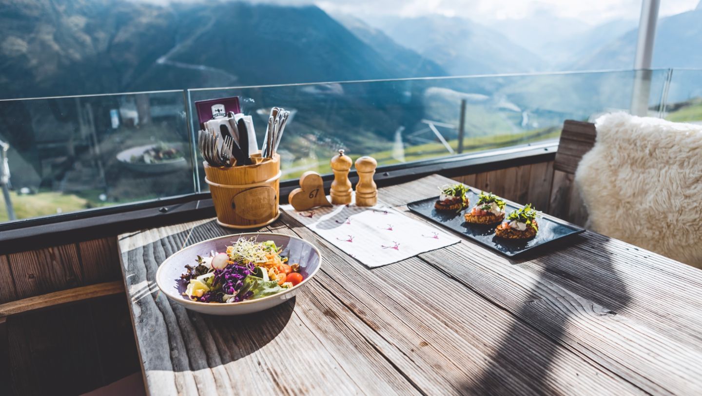 Swiss Roads, 2024, Porsche Schweiz AG