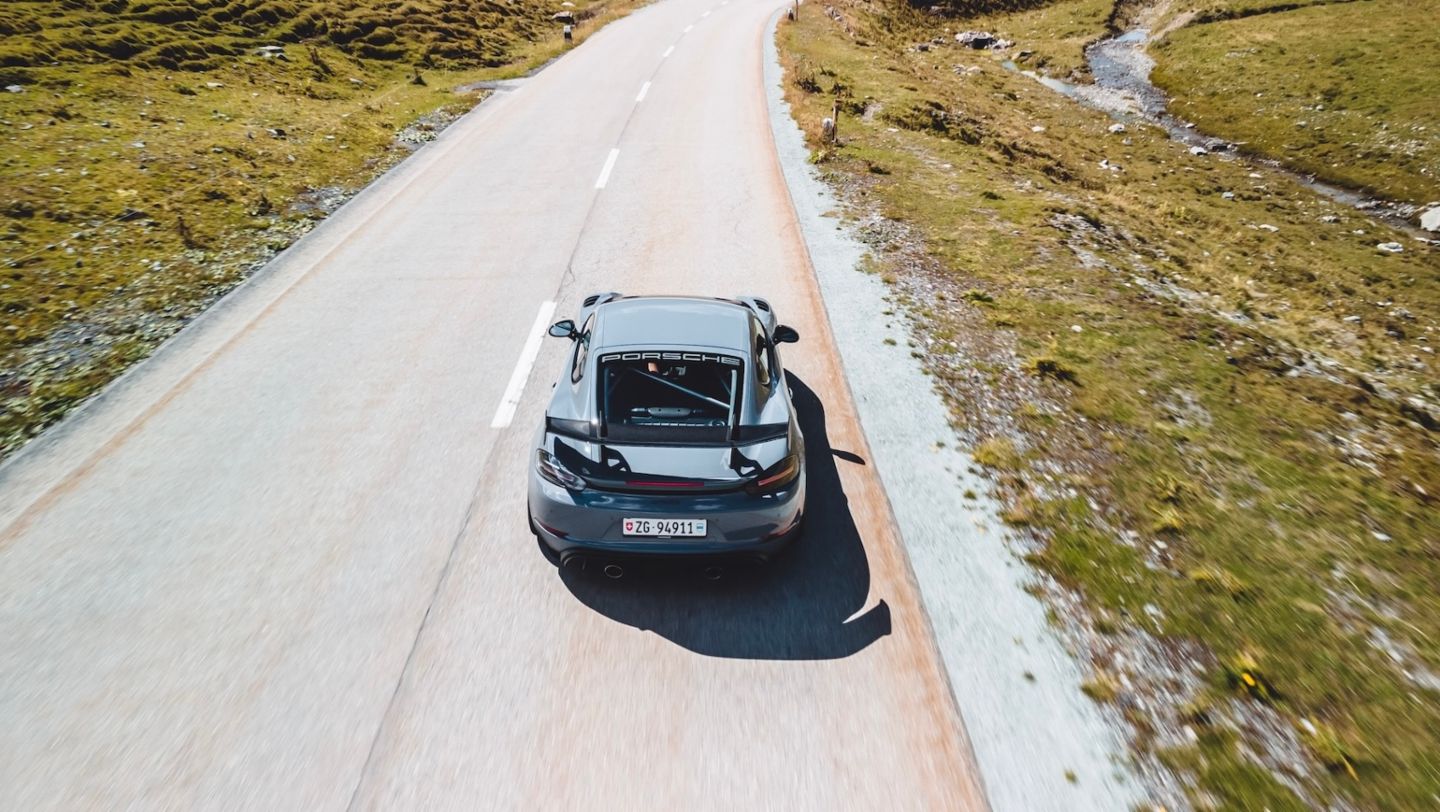 718 Cayman GT4 RS , Swiss Roads, 2024, Porsche Schweiz AG