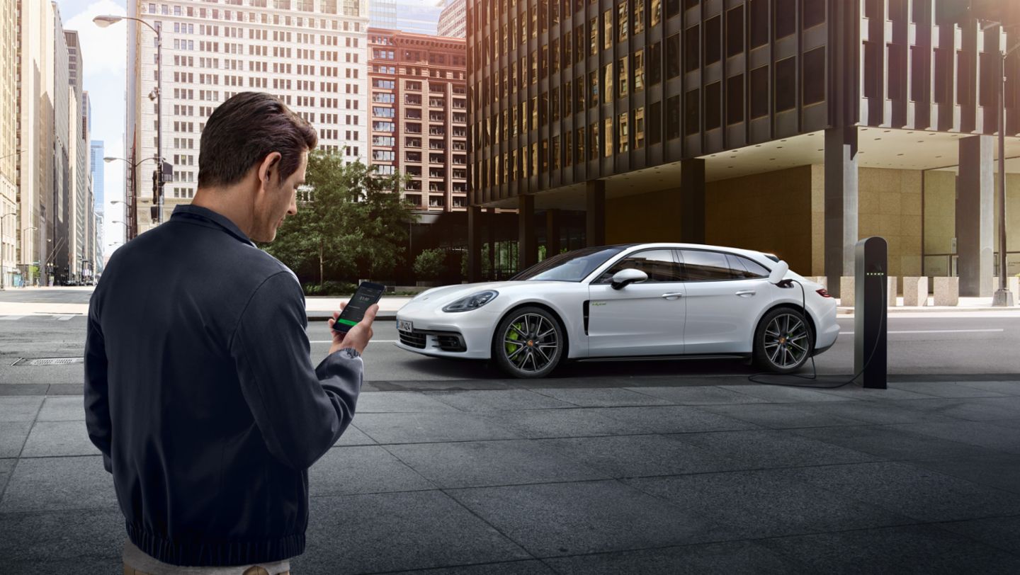 Porsche Panamera Sport Turismo E Hybrid, 2019, 40º aniversario de Porsche Ibérica (1984-2024)