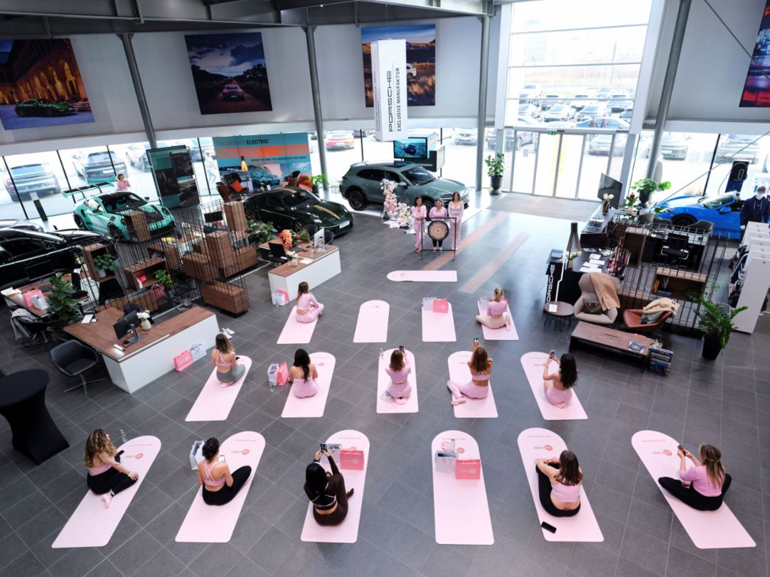 Cayenne Electric Preview x Yoga, comunicat de presă, 17/02/2026, Porsche AG