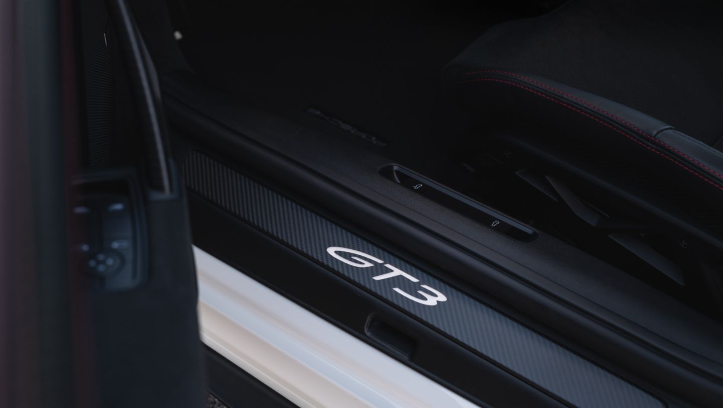 911 GT3 White with Weissach Package