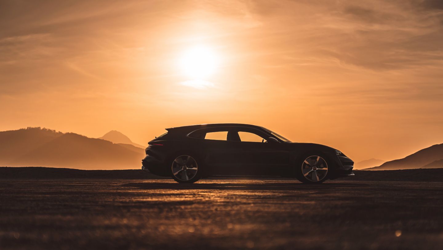 2021 Taycan Turbo Cross Turismo, Gentian Blue, 2021, PCNA