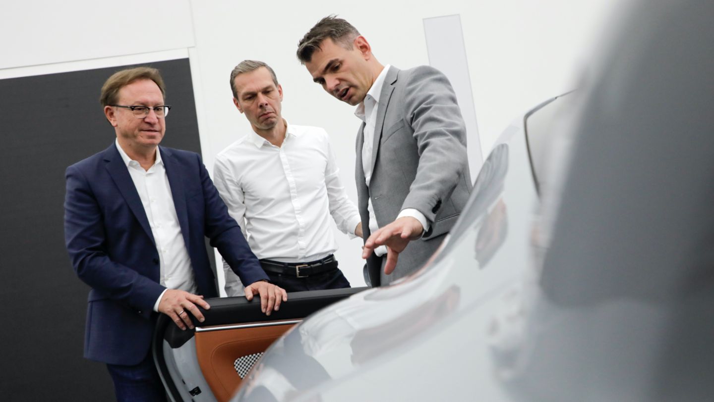 Grant Larson, Director of Special Projects at Style Porsche, Chris Holzinger, Designer Colour and Material Design, Boris Apenbrink, Director of Porsche Exclusive Manufaktur Vehicles, l-r, 911 Sport Classic, 2022, Porsche AG
