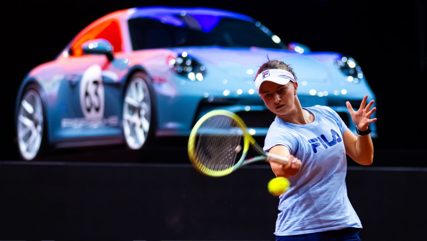 Barbora Krejcikova (CZE), sportliche Leiterin Anke Huber, Porsche Tennis Grand Prix,A Auslosung, Stuttgart, 2024, Porsche AG